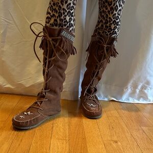 Women’s Brown Fringe Lace-Up Moccasin Boots